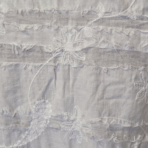 Lulu-B Asymmetrical Pull On Embroidered and Rag White Blouse 100% Cotton Size M - Picture 3 of 9